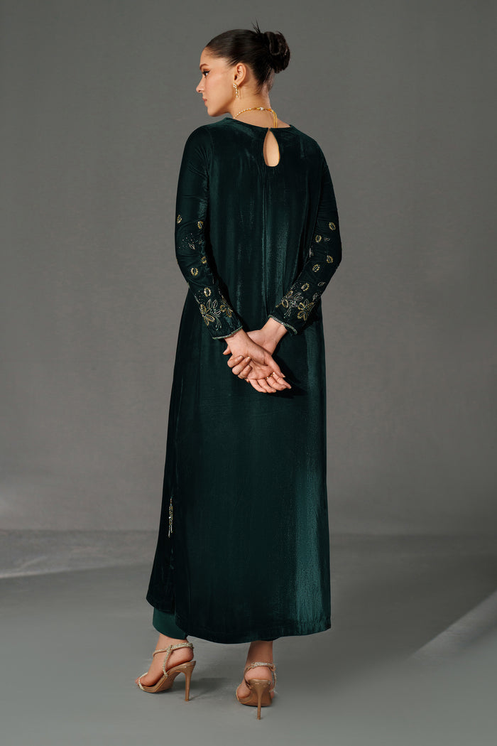 NAQSHI Blessence back view – showing keyhole back & drape