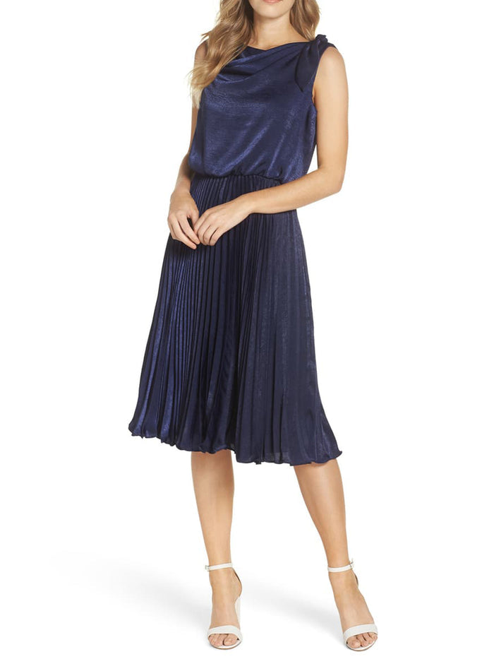 Elegant Sleeveless Round Neck Accordion Midi Dress