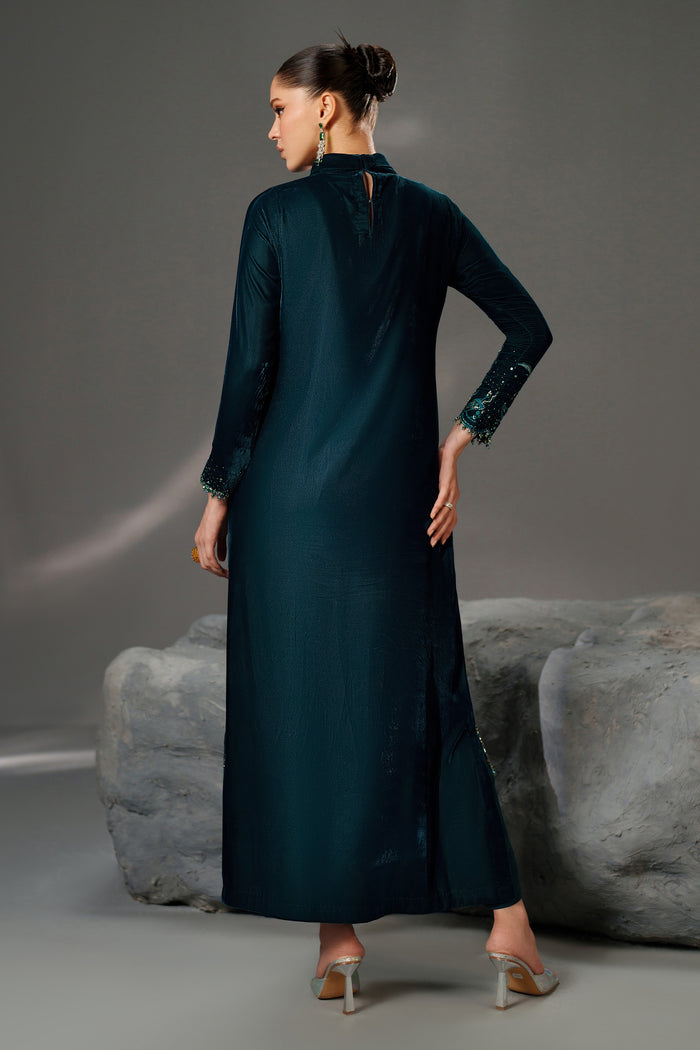 NAQSHI Kalena back view – back slit neckline & clean drape