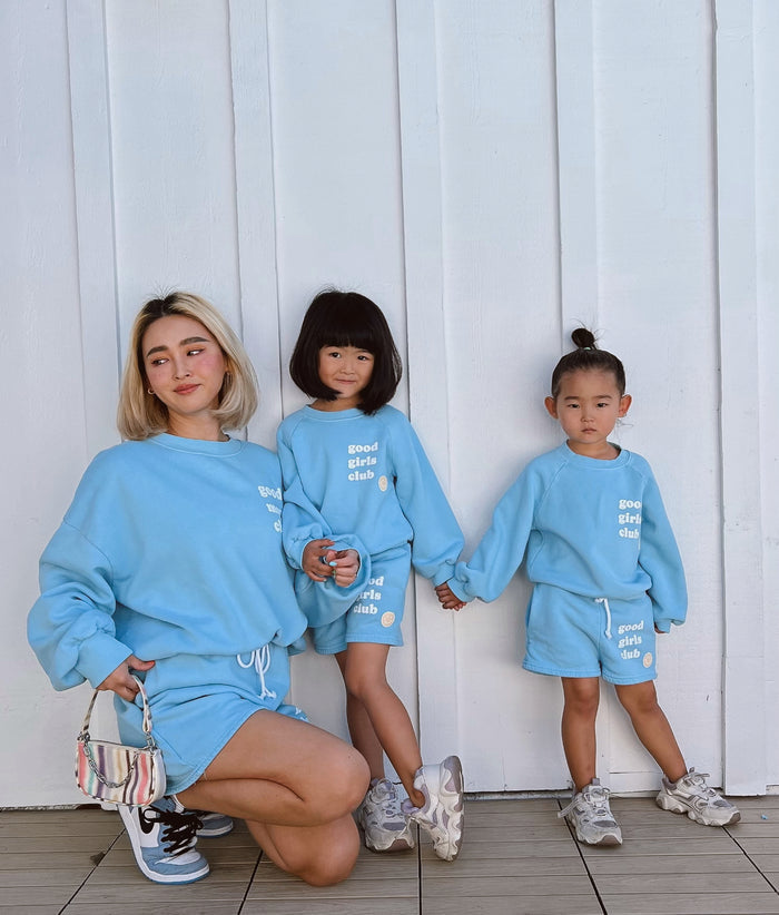 SMILEY GOOD MOMS CLUB SWEATSHIRT - Sun Peony Coconut