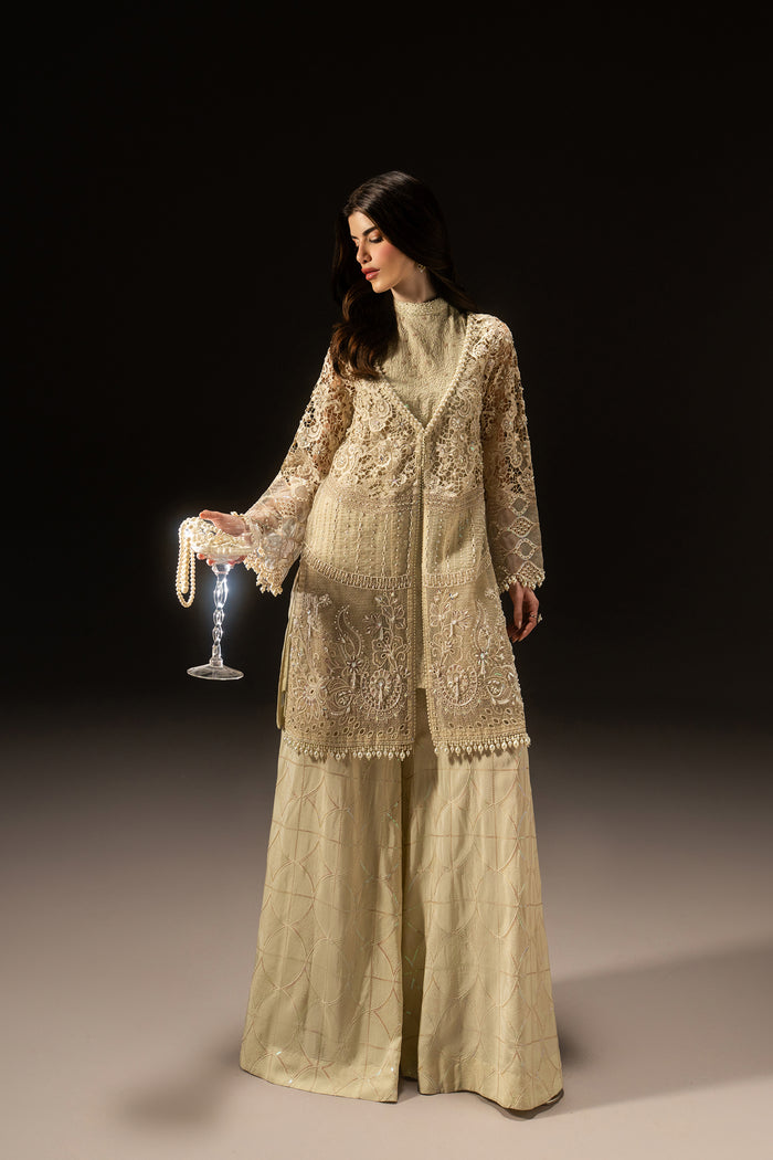 Varena off-white evening outfit in side view, showing the layered Organza shirt, flared sleeves and wide PK Raw Silk pants.