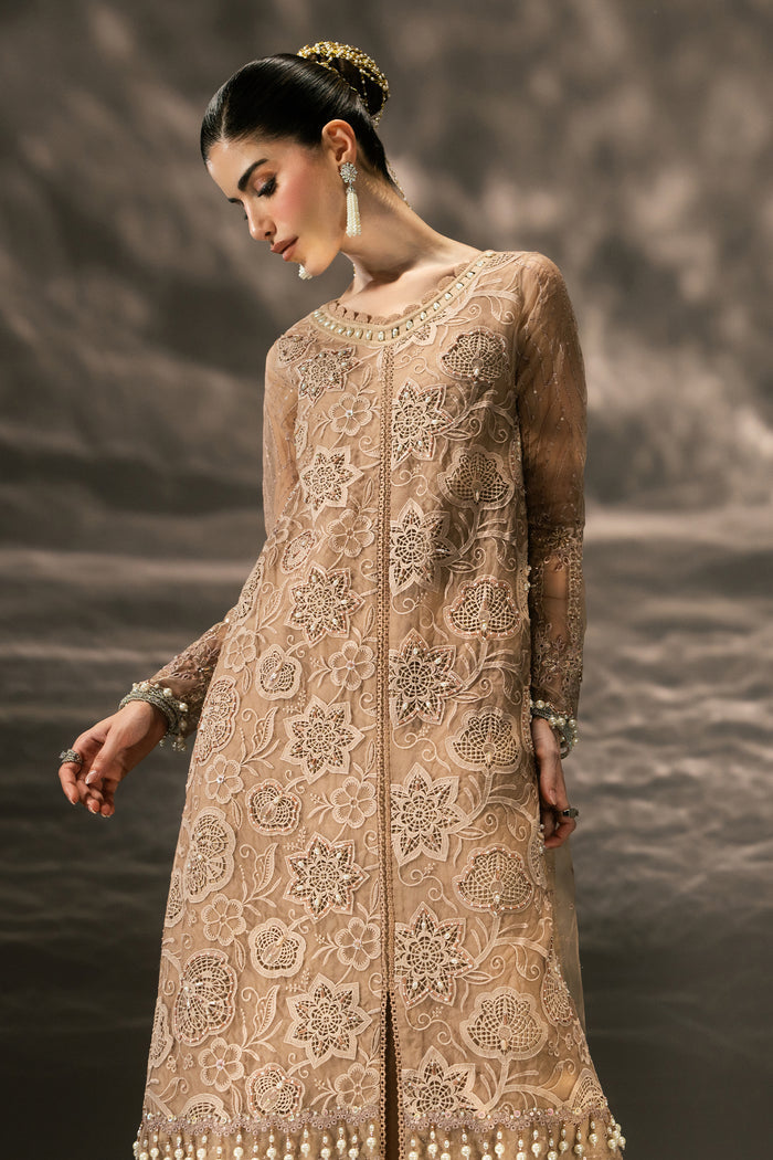 Three-quarter view of Zita vanilla brown outfit showing the embroidered front, clean neckline and long straight shirt.